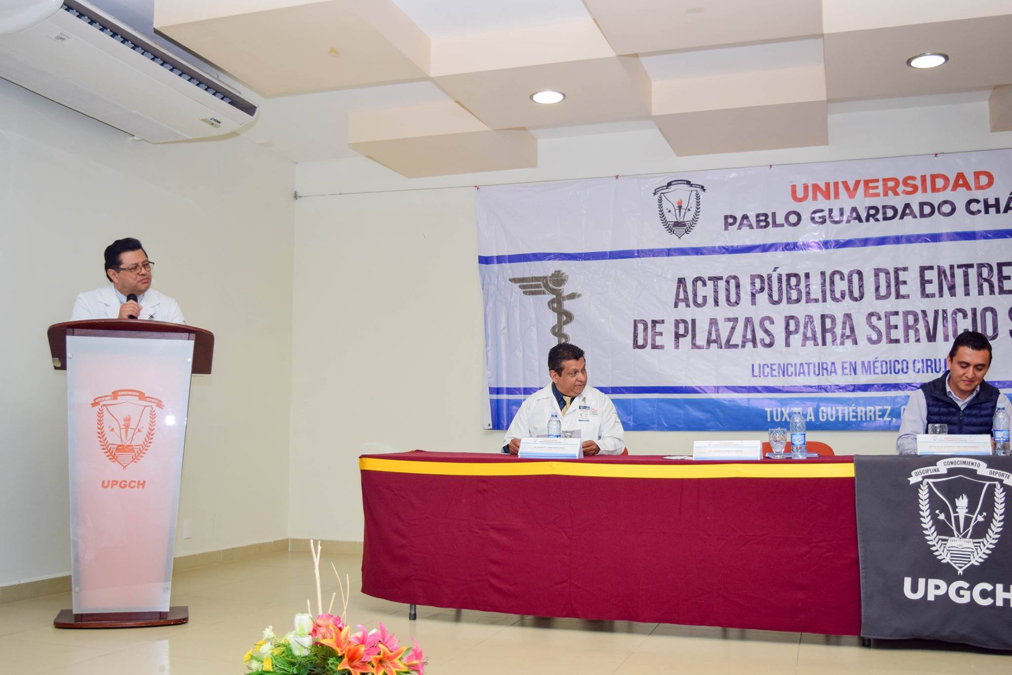 Entrega de plazas para el servicio social de Medicina