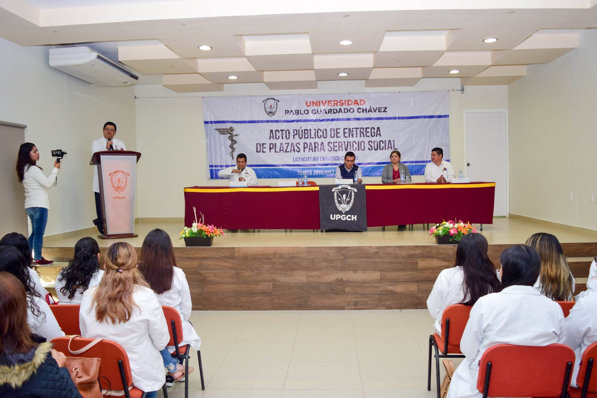 Entrega de plazas para el servicio social de Medicina