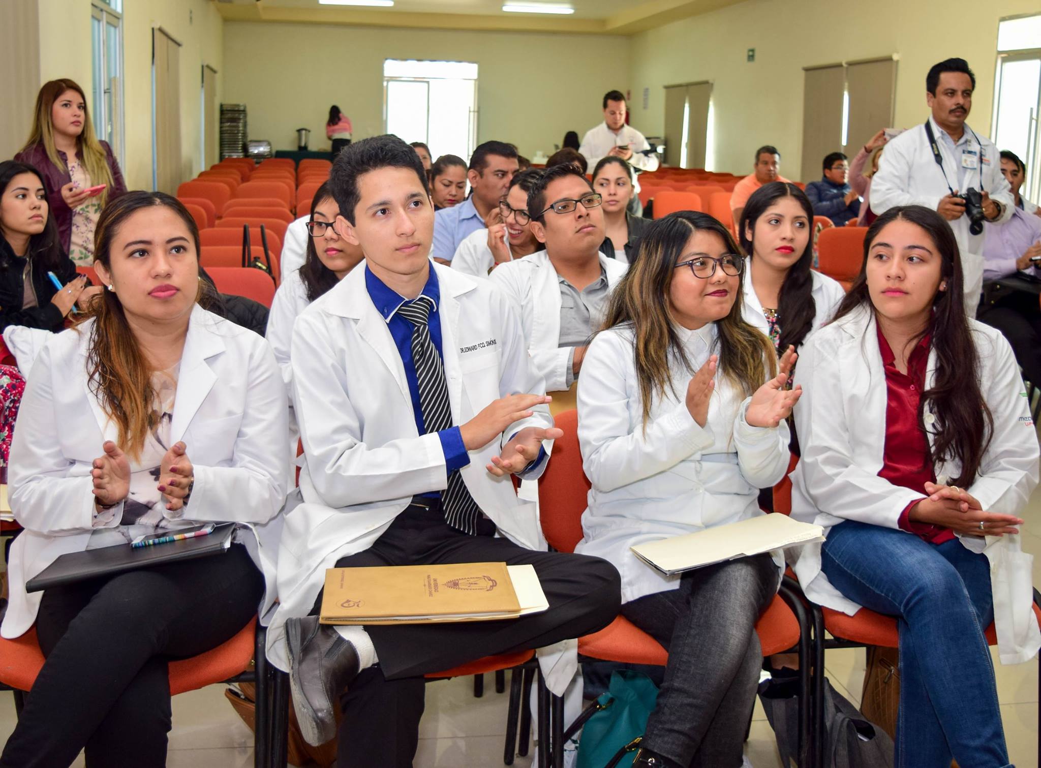 Entrega de plazas para el servicio social de Medicina
